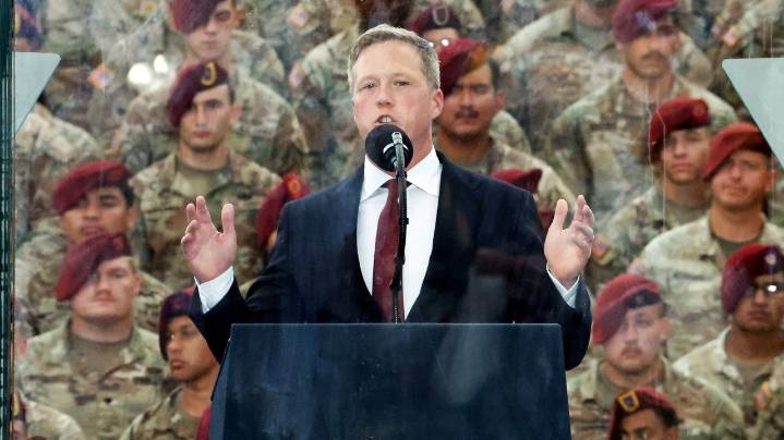 Army secretary set to meet with Zelenskyy to help with Ukraine peace talks, officials say