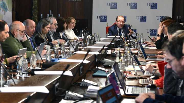 La universidad de Santiago no se decide y deja en el aire el acuerdo de descentralización de Medicina