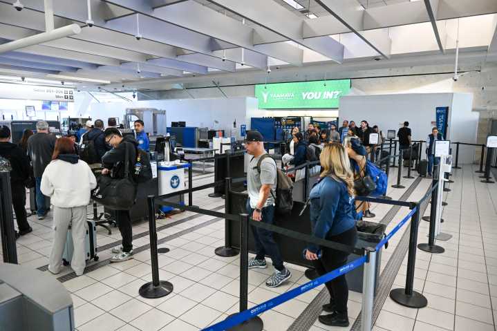 Delays, cancellations increase at LAX, John Wayne, Ontario airports amid lingering shutdown