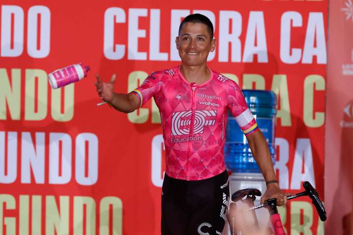 El colombiano Esteban Chaves, subcampeón del Giro de Italia en 2016, anuncia su retiro