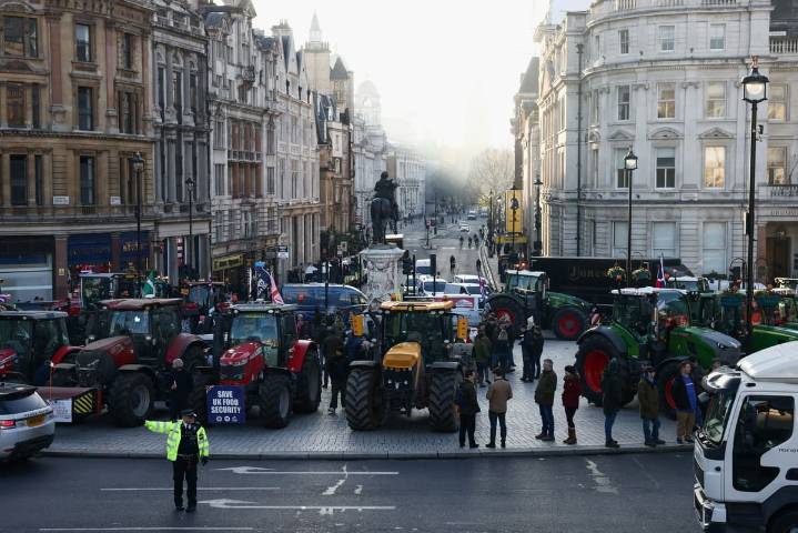 Farmers' protest LIVE: Arrests made as tractors descend on Trafalgar Square on Budget day