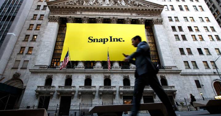 Snapchat is nearing 1 billion monthly users. Why can't it turn a profit?