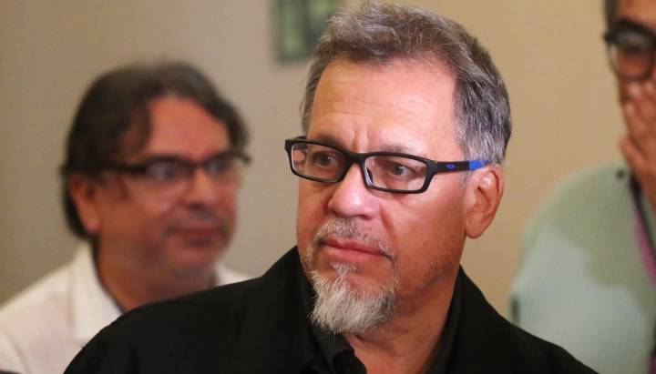 Senador Lagos Weber criticó ausencia de Kast en debates: "Él va a lugares blindados y no le gusta que le hagan preguntas"