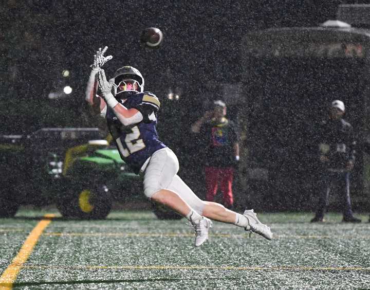 Seton Catholic rises to No. 5, La Center drops out of top 10 in final Associated Press state high school football rankings of year