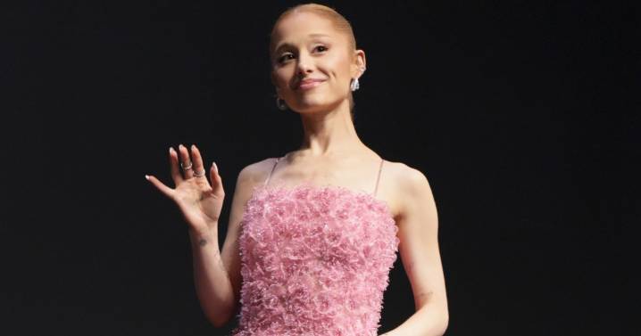 Ariana Grande's Backless Dress Is Must see