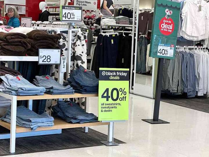 US shoppers await Black Friday
