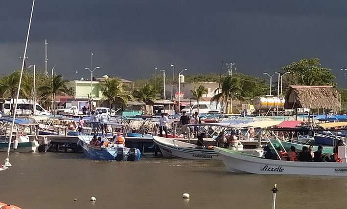 Hunde mal tiempo a náuticos de Holbox
