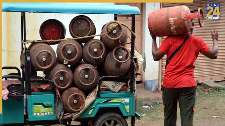 LPG cylinders to cost less from today: Price cut by ₹5 – Check cooking gas rates in Delhi, Mumbai, Chennai, Kolkata