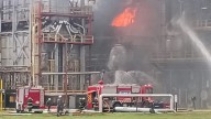 Se incendió una refinería de YPF en La Plata: el fuego fue controlado