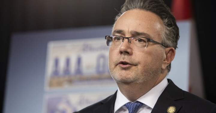 Alberta bill tabled to add citizenship markers, health-care numbers to driver’s licences