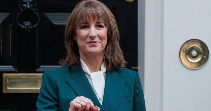 NatWest contacts customers after Rachel Reeves Autumn Budget 2025 - 'i