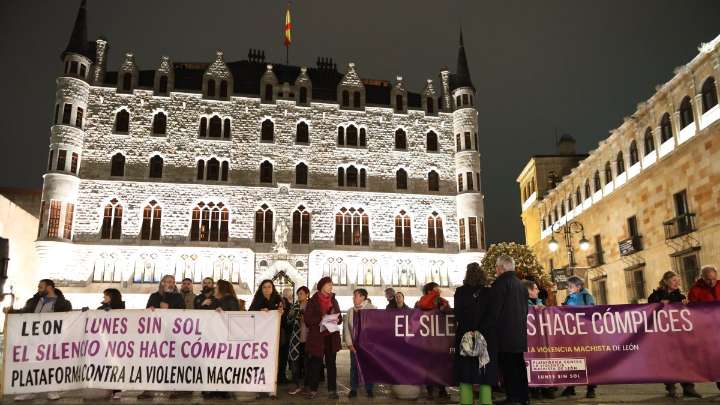 Los Lunes Sin Sol recuerdan nuevos asesinatos machistas en Alicante y Zaragoza