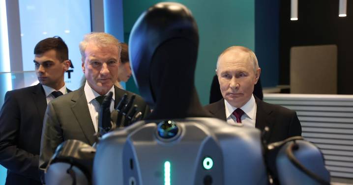 AI robot dances for Russia President Vladimir Putin