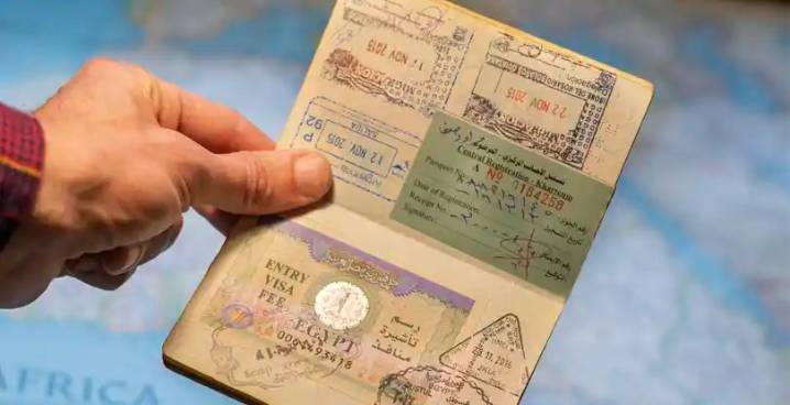 El Gobierno de Trump reexaminará “green cards” otorgadas a personas de 19 países, entre ellos Afganistán, Venezuela y Cuba