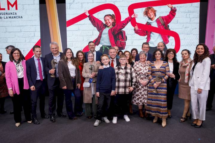 García-Page sitúa a la Educación como la razón de ser de la autonomía