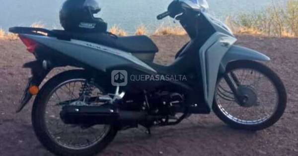 Le robaron la moto y ahora hace las entregas en bici: "La compramos hace dos meses"