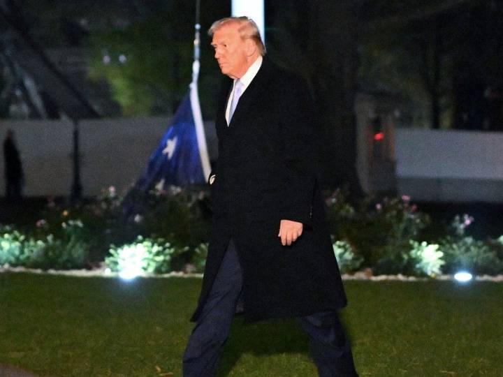 Trump floats death penalty for Dems who urge military to refuse orders