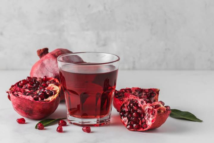 Pomegranate Seeds vs. Juice: Which Is Better for Heart Health, Antioxidants, and Fiber?