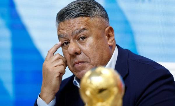 Tapia comprometió a la Selección a un amistoso con otro país que no va al Mundial