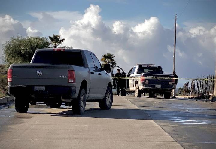 Encuentran un cuerpo calcinado y atado en plena vía pública de Palma Real