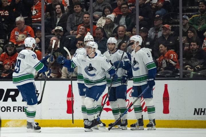 Sasson, O’Connor score late to back Tolopilo in Canucks’ 5-4 win over Ducks – Winnipeg Free Press