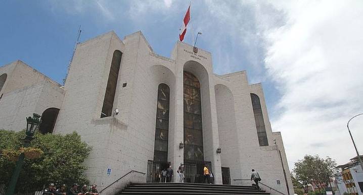 Ordenan capturar a chofer por tocamientos a niña de 7 años