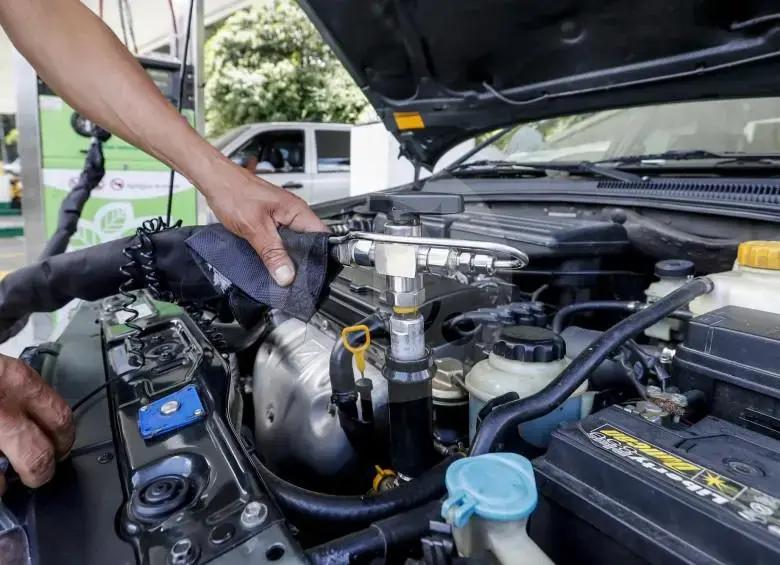 Gas natural vehicular subirá hasta 100% desde el 1 de diciembre y los taxistas serán los primeros en sentir el golpe