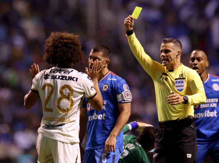 Cruz Azul exigirá inhabilitación de Carrasquilla tras la fractura de Kevin Mier