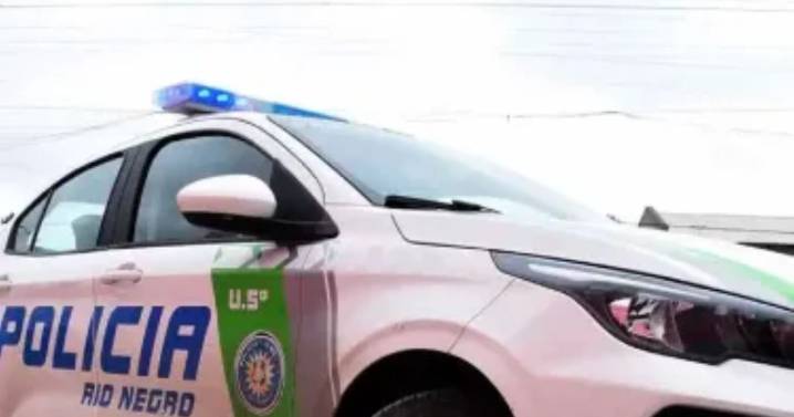 Recibió dos disparos mientras esperaba afuera de un local en Roca: uno fue en el pecho, ¿cómo está?