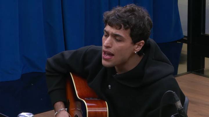 La canción gallega reivindicativa regresa a «Operación Triunfo» de la mano de Tinho