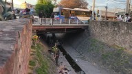 A pedido de los vecinos | Desalojaron a cuatro personas que vivían en el canal Esteco de la capital salteña