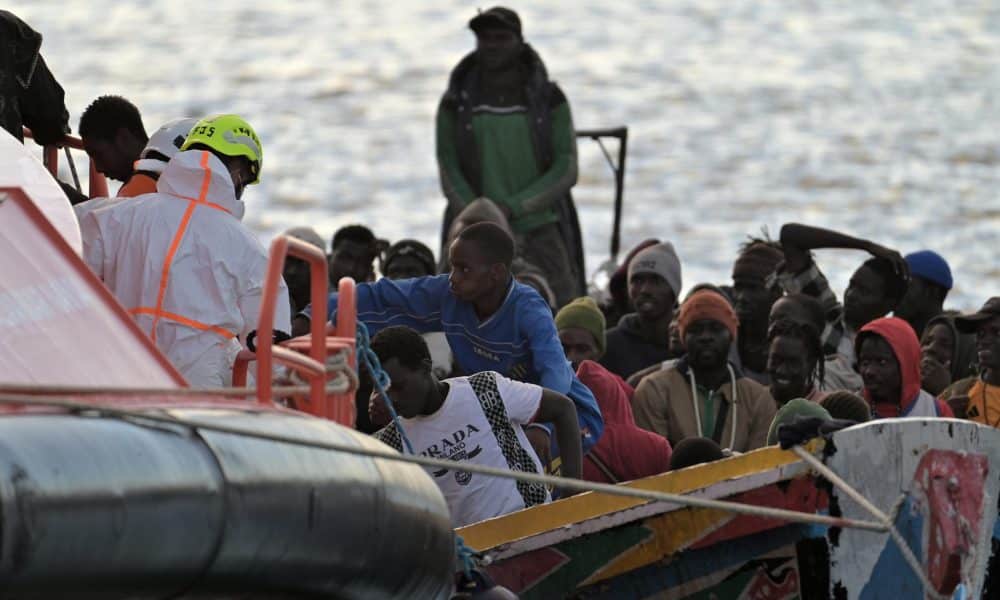 Cuatro muertos entre los cien rescatados en barca que se quedó sin comida junto a Canarias