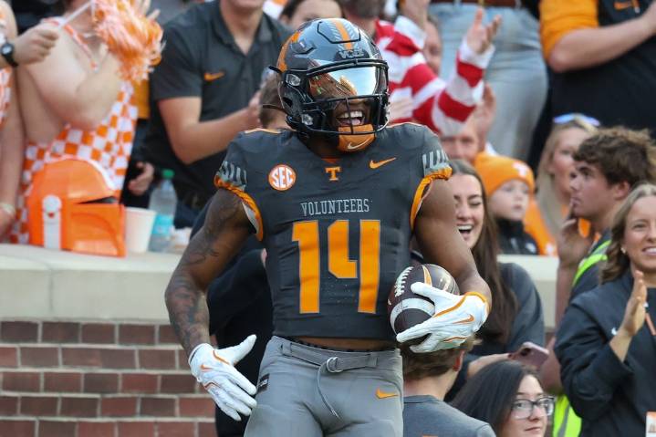 Deadspin | No. 23 Tennessee continues offensive assault in rout of New Mexico St.