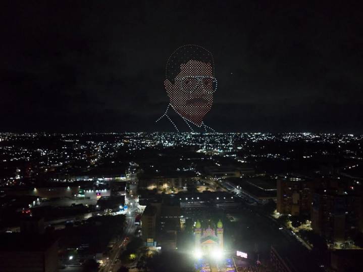 Maracaibo rinde tributo a Astolfo Romero con un espectáculo de drones en el Día del Gaitero (+Fotos) 9 de noviembre de 2025 | Cultura La plazoleta de la Basílica de Nuestra Señora de la Virgen de Chiq