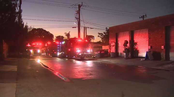 Fire crews extinguish RV fire in Fort Lauderdale; no injuries reported