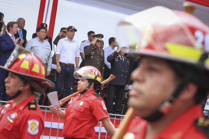 Gobierno destaca labor de bomberos en sus 165 años de heroísmo y servicio