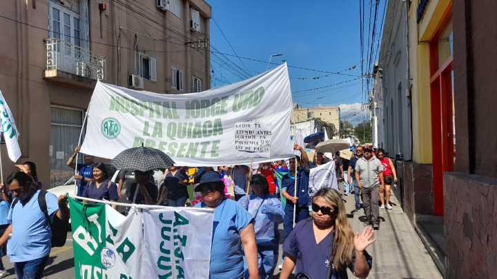 Paro y movilización de ATSA por calles el centro de San Salvador de Jujuy