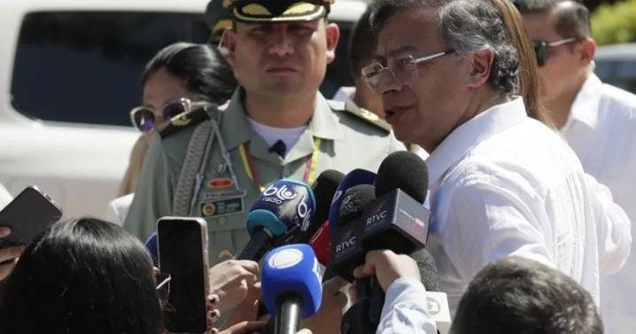 Petro lamenta muerte de siete menores en bombardeo a guerrilleros y asume responsabilidad