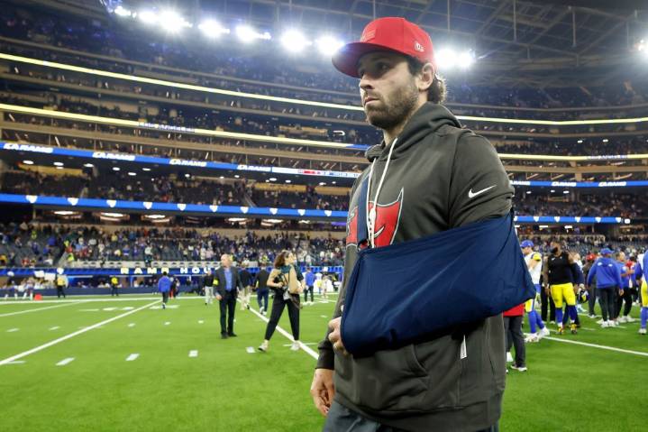 Tampa Bay assessing impact of Mayfield’s shoulder injury