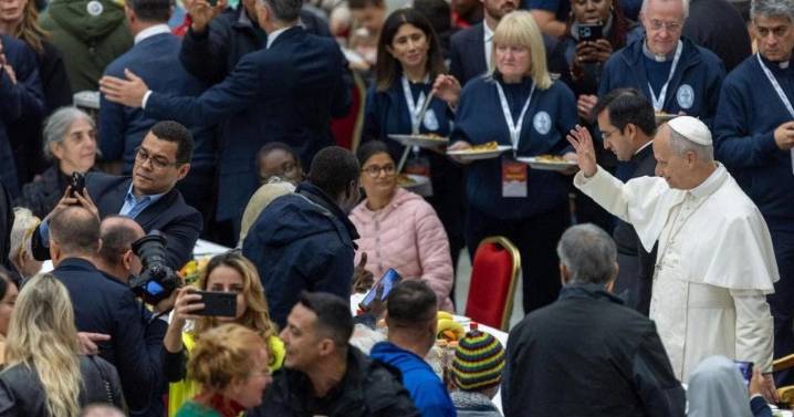 Vaticano: León XIV almuerza con personas de bajos recursos y mujeres trans