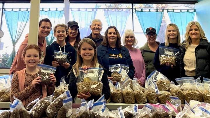 Children help Sparks Rotary Cub fill Pet Karma boxes