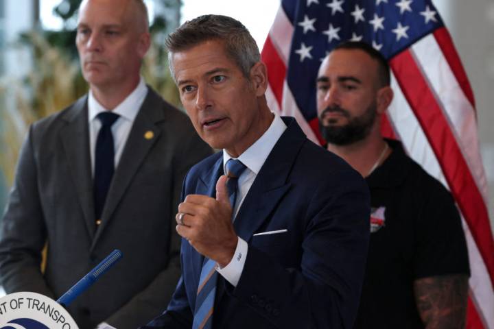 Duffy predicts 'mass chaos' in skies if shutdown continues into next week