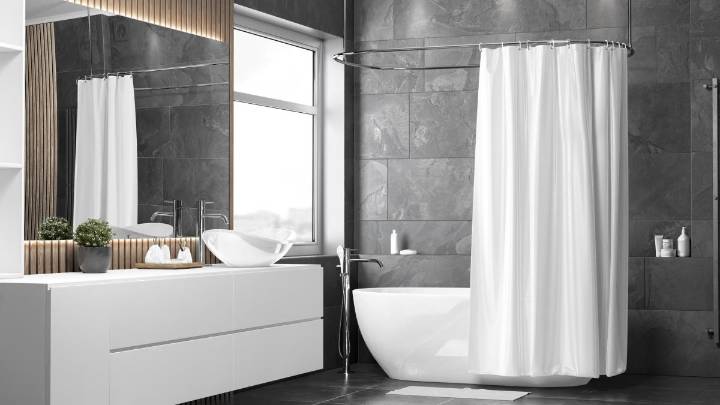 Adiós a las mamparas: la alternativa clásica que no necesita obras, es fácil de instalar y nunca pasa de moda