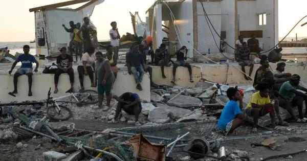 Huracán Melissa arranca techos de 120.000 estructuras en Jamaica