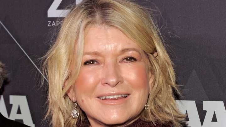 Martha Stewart Swears By This Knife Trick To Banish Any Garlic Smells From Her Hands