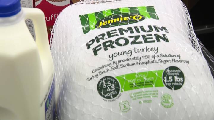 North Point Elementary and Pioneer Market team up to deliver Thanksgiving baskets to families in need