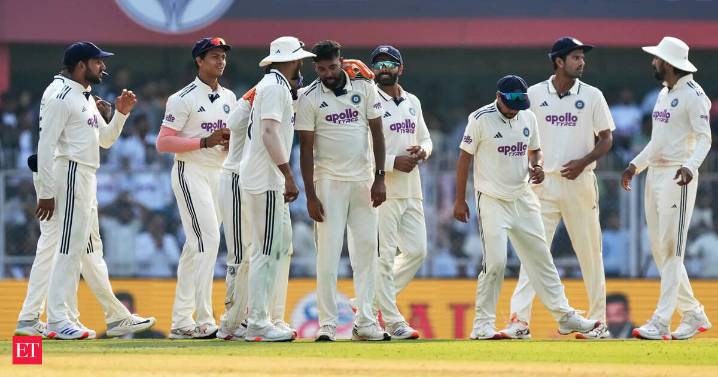 IND vs SA: Flop show by Indian spinners on Day 2