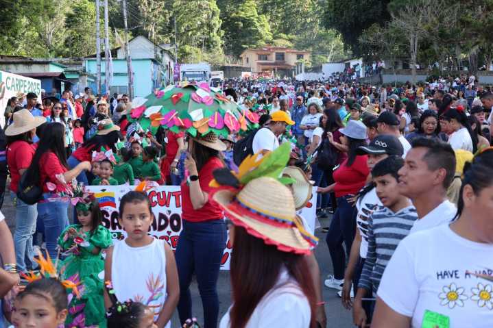 Miles de personas colman la Expo Flor y Café Caripe 2025