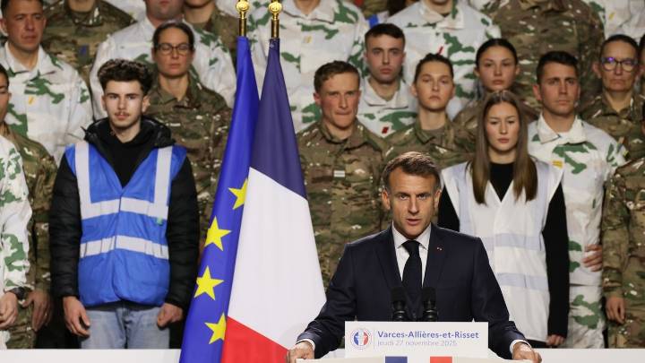 French president unveils new military program for volunteers aged 18 and 19