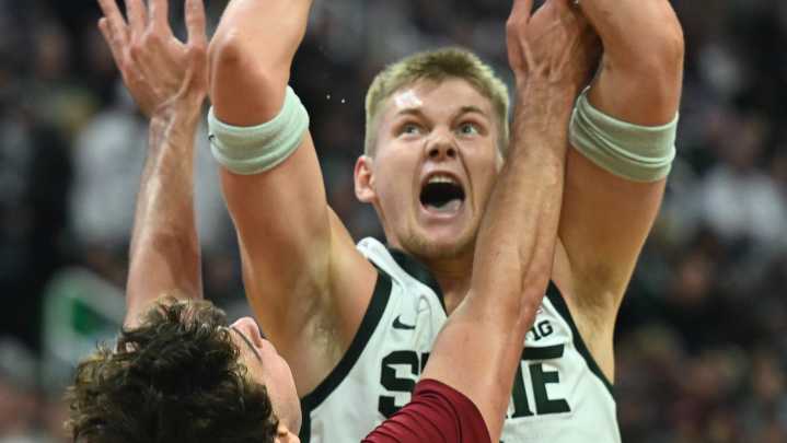 Michigan, MSU men climb in Associated Press Top 25…